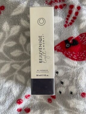 Rejuveniqe Light Oil Intensive - White
